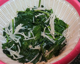 簡単【ほうれん草とえのきのとびっこ和え】作り方5写真