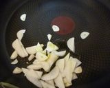 豚バラ・じゃが芋のニンニクバター炒め♪作り方3写真