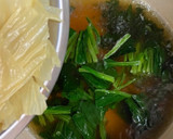 お徳用割れ湯葉入り♪ほうれん草のすまし汁作り方4写真
