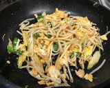 セロリの葉ともやしと卵の炒め物作り方5写真
