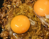 豚ミンチのソース炒めの目玉焼きオムレツ作り方3写真