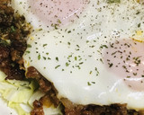 豚ミンチのソース炒めの目玉焼きオムレツ作り方4写真