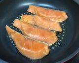 秋鮭のバターと昆布つゆ炒め♪作り方1写真