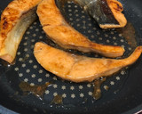 秋鮭のバターと昆布つゆ炒め♪作り方4写真