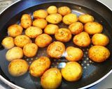 小粒新じゃがのごま味噌がらめ。作り方1写真