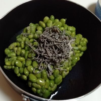 冷凍枝豆と塩こんぶの簡単煮物 by でろでろりん 【クックパッド】 簡単