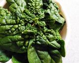 ちぢみほうれん草と豚こまニンニク炒め♪作り方1写真