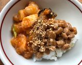 納豆丼とエビチリの２色丼作り方2写真