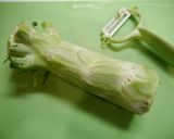簡単！ブロッコリーの茎のチーズスープ作り方1写真
