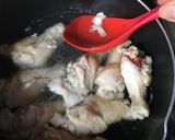 調味料は二つ♡鶏手羽元のスープ作り方5写真