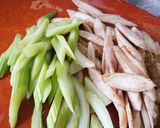 セロリと牛蒡のペペロンチーノ炒め作り方2写真