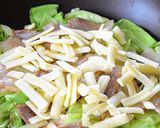 キャベツと豚肉とチーズの蒸し焼き♪作り方5写真