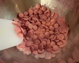 材料3つ★ルビーチョコのトリュフ作り方1写真