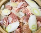 鶏肉の白菜＆長ネギの赤味噌煮込みうどん鍋作り方2写真