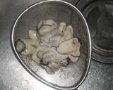 牡蠣の酒蒸し　ブラックペッパーで作り方1写真