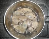 牡蠣の酒蒸し　ブラックペッパーで作り方2写真