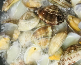 アサリの白ワイン蒸し●レモン汁しあげ作り方3写真