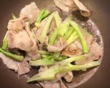 カリフローレと豚バラの炒め物作り方4写真