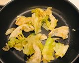 子供も箸がすすむレタスのめんつゆバター作り方3写真