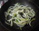 ツナ缶と焼きそば麺でナポリタン風作り方3写真
