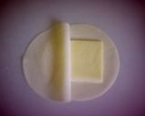 チーズを中に!!餃子の皮でイケるミニピザ作り方2写真