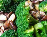 絶品！ ブロッコリーと生椎茸の炒めもの作り方2写真