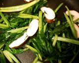 ほうれん草と椎茸の卵味噌炒め作り方1写真