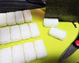 簡単！子供喜ぶ【軍艦風ツナマヨおにぎり】作り方3写真