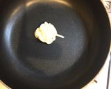 赤ウインナーのマヨネーズ 炒め作り方3写真