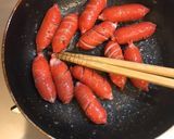 赤ウインナーのマヨネーズ 炒め作り方4写真