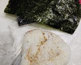 料理中のお肉で、お握り作り方3写真