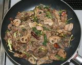 乾燥小松菜と牛こまのペペロンチーノ炒め作り方19写真