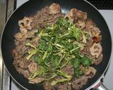 乾燥小松菜と牛こまのペペロンチーノ炒め作り方18写真