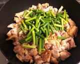 ご飯が進む♪鶏肉とニンニクの芽の味噌炒め作り方3写真
