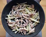 節約メニュー♪鶏肉とじゃがぴーチンジャオ作り方3写真