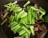 カリカリ豚と小松菜のカレー味噌炒め作り方3写真