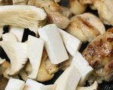 鶏もも肉とホウレン草＆キノコのバター炒め作り方2写真