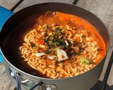 【山ごはん】トマトチーズ辛ラーメン作り方2写真