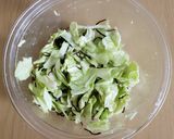 包丁不要！キャベツと塩昆布のうま塩サラダ作り方1写真