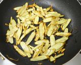 ごぼうを炒めて作る！塩味☆ごぼうチップス作り方4写真