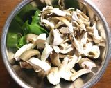 ＳＤＧｓ　茸と長葱の葉の炒め物作り方1写真