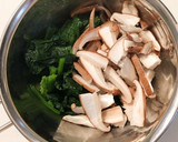 副菜に♪ほうれん草としいたけの卵炒め☆作り方1写真