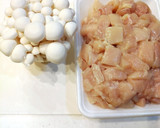 作り置き　白いしめじとむね肉の醤油炒め作り方1写真
