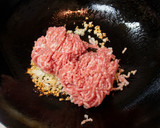 豚挽肉とニンニクの芽炒め丼作り方4写真
