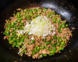 豚挽肉とニンニクの芽炒め丼作り方7写真