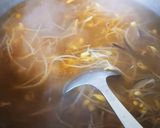 豆もやしと椎茸のユッケジャン風スープ♪作り方1写真