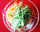 海藻麺の彩り野菜とめかぶ和え作り方4写真