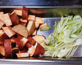 お弁当にも！さつまいもと鶏肉の甘辛炒め作り方1写真