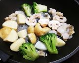 スプーンで食べるサッポロ一番☆パエリア風作り方2写真