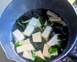 豆富とわかめ・九条ねぎの味噌汁作り方4写真